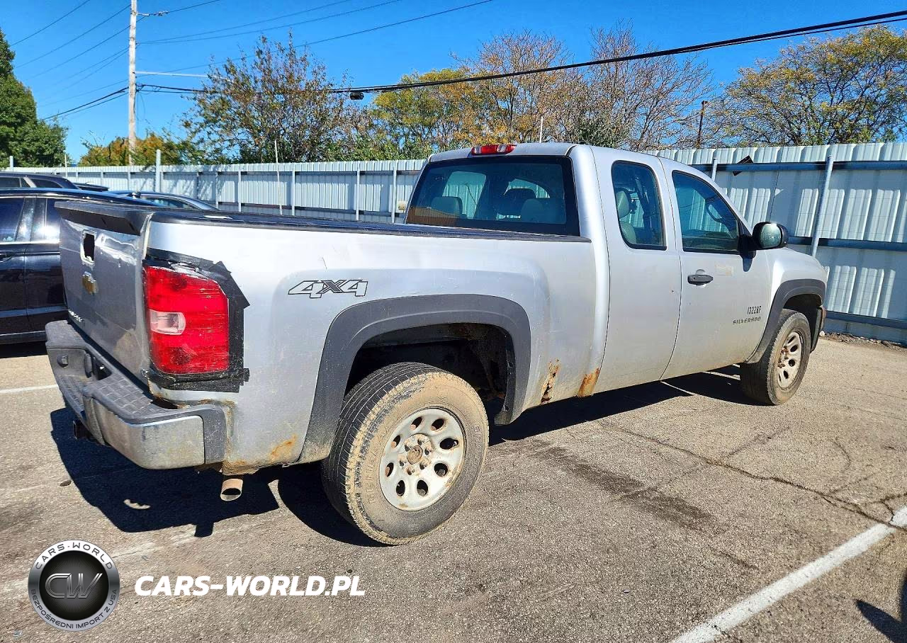 2013 Chevrolet Silverado K1500 VIN:1GCRKPEA7DZ318503 - 3