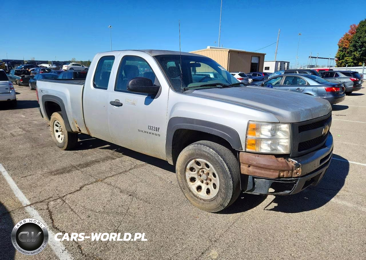 2013 Chevrolet Silverado K1500 VIN:1GCRKPEA7DZ318503 - 4