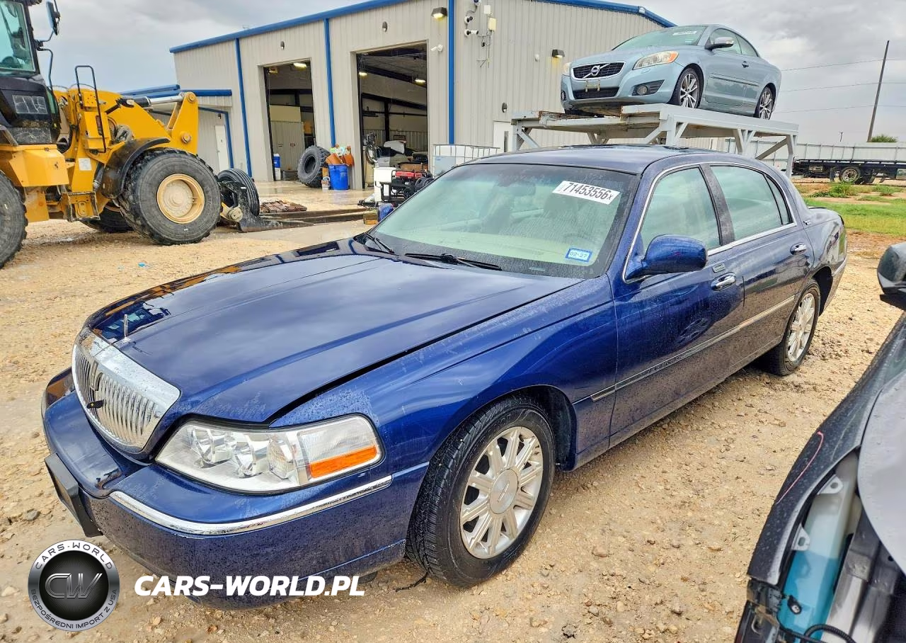 2009 Lincoln Town Car Signature Limited VIN:2LNHM82V89X621592 - 1