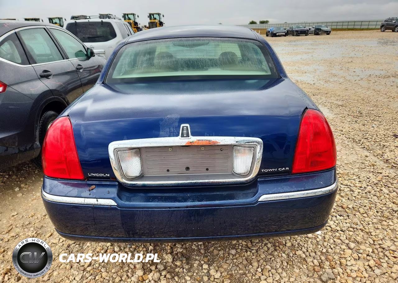 2009 Lincoln Town Car Signature Limited VIN:2LNHM82V89X621592 - 6