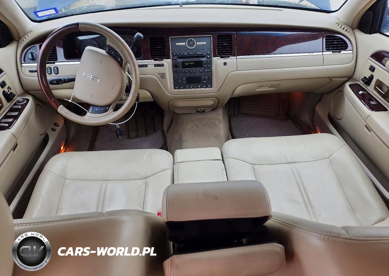 2009 Lincoln Town Car Signature Limited VIN:2LNHM82V89X621592 - 8