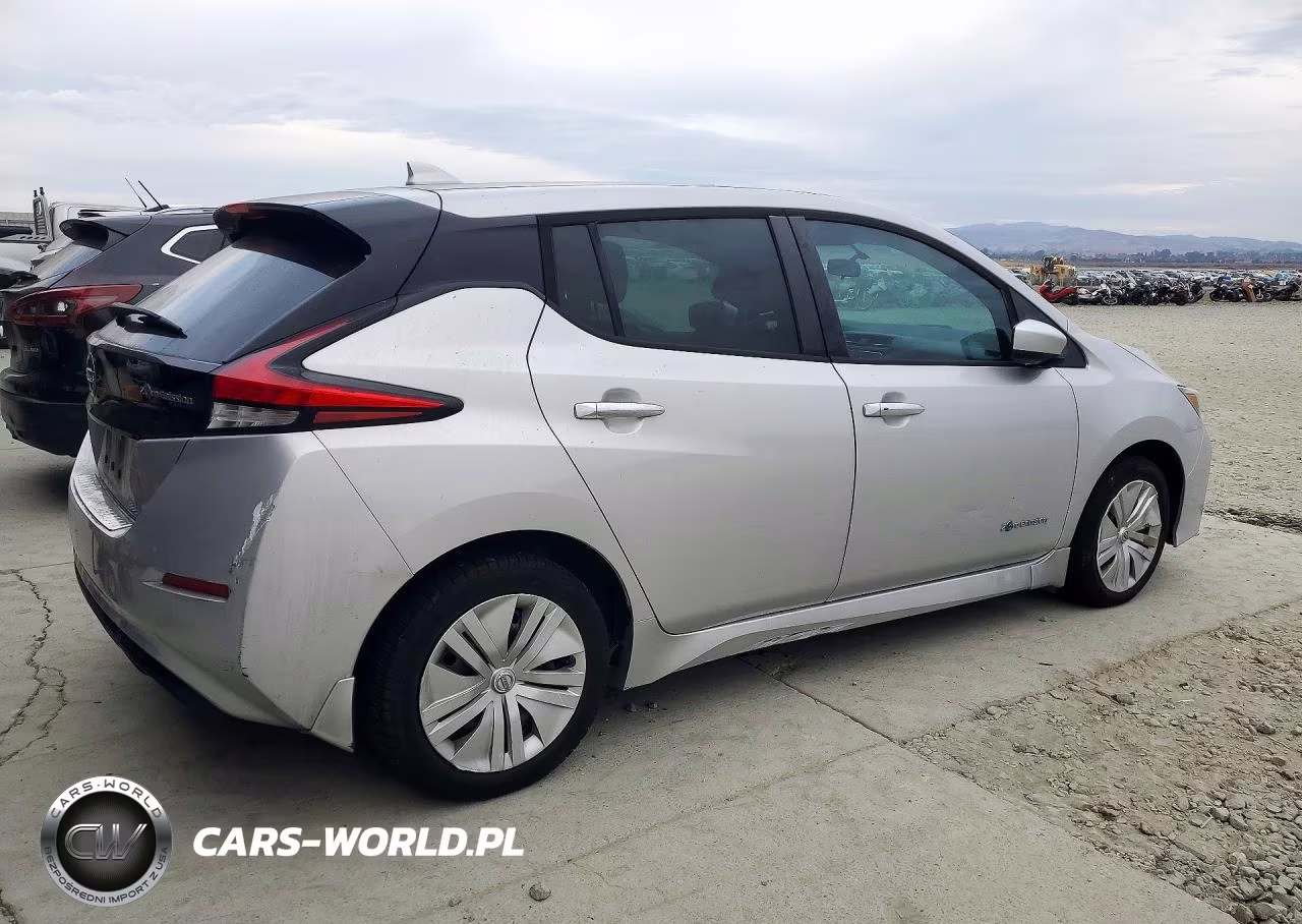 2018 Nissan Leaf S VIN:1N4AZ1CP8JC306457 - 3