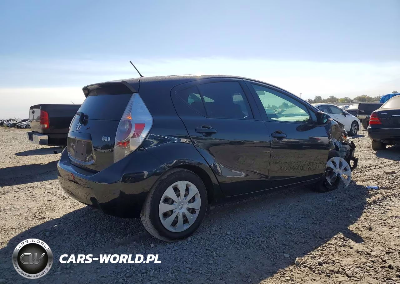 2013 Toyota Prius C Two VIN:JTDKDTB30D1548022 - 3