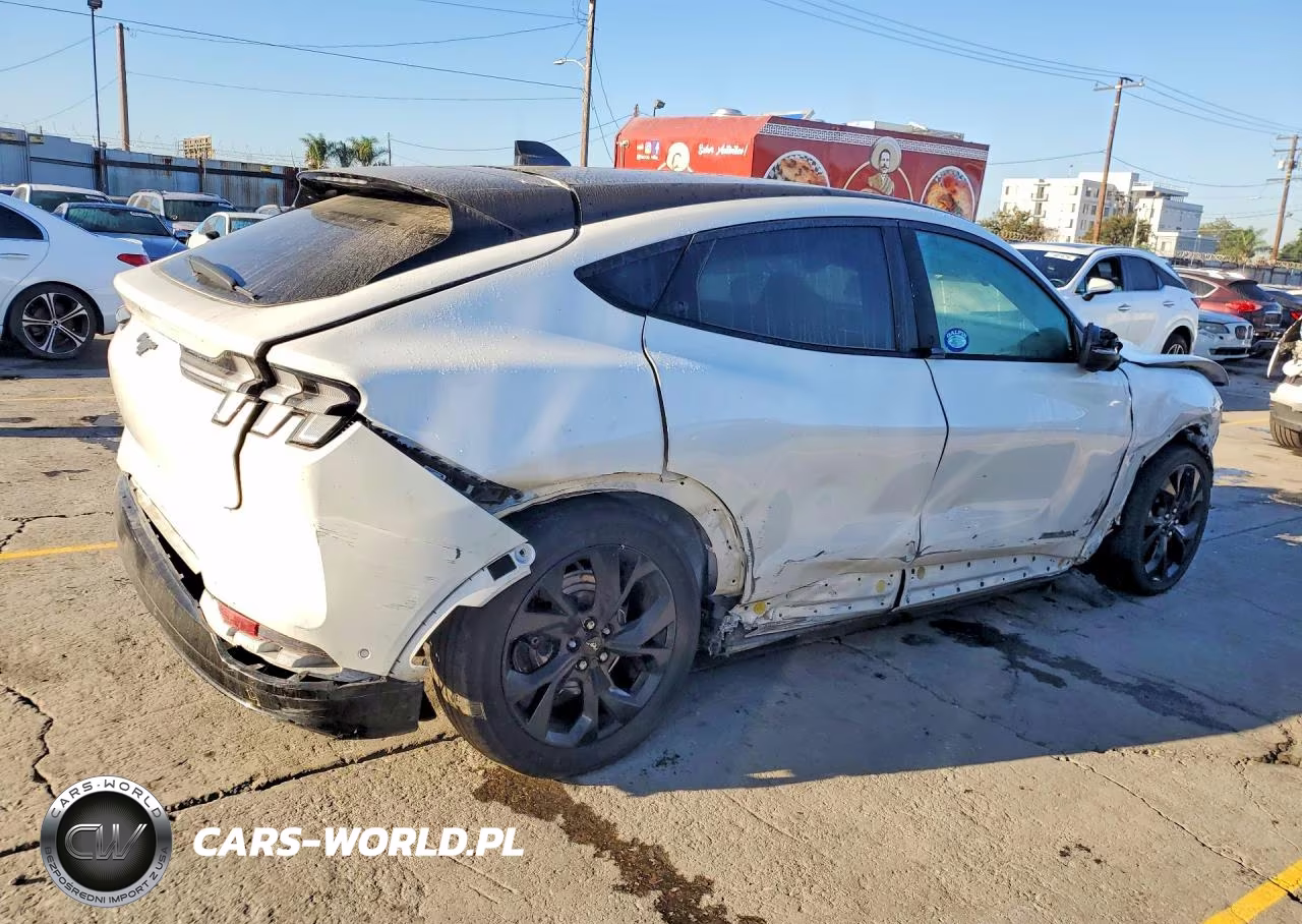 2023 Ford Mustang Mach-E Premium VIN:3FMTK3SUXPMA41098 - 3