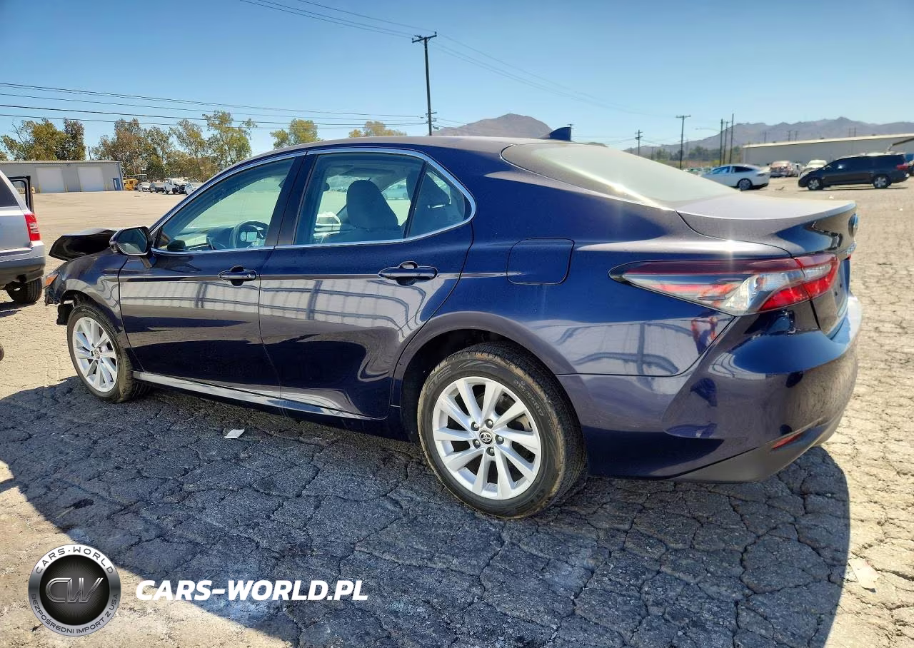 2022 Toyota Camry Le VIN:4T1C11AKXNU663622 - 2