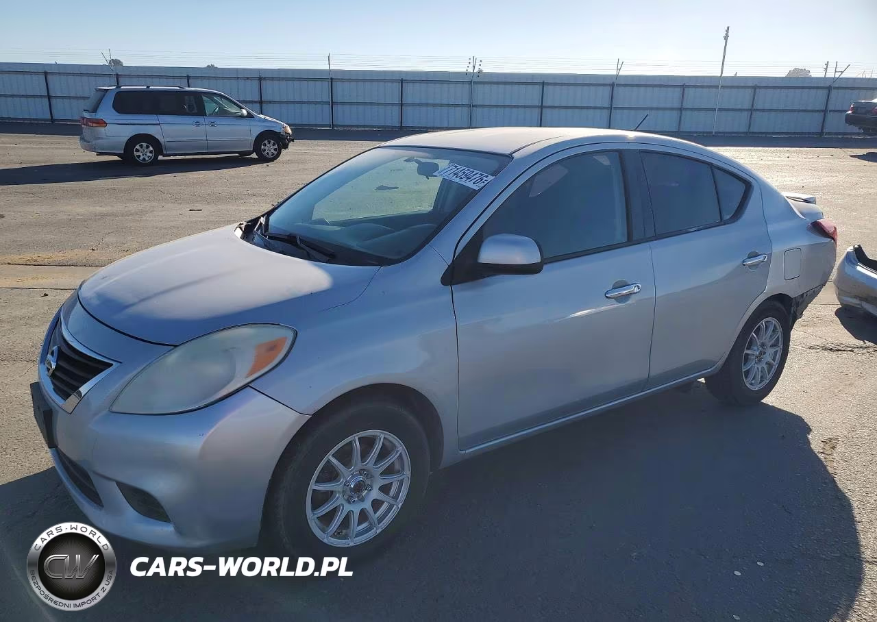 2014 Nissan Versa 1.6 S – zdjęcie 1 z 13