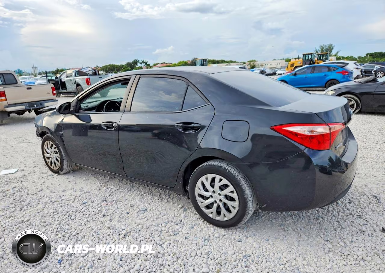 2018 Toyota Corolla Le VIN:5YFBURHE2JP820122 - 2