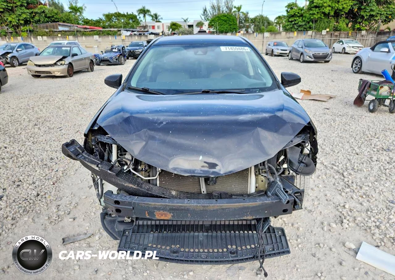 2018 Toyota Corolla Le VIN:5YFBURHE2JP820122 - 5