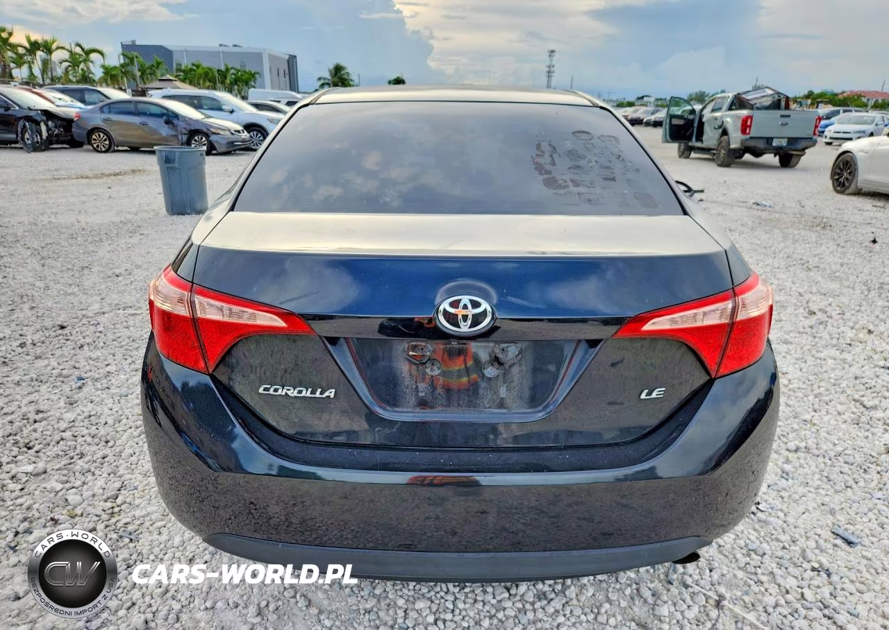 2018 Toyota Corolla Le VIN:5YFBURHE2JP820122 - 6