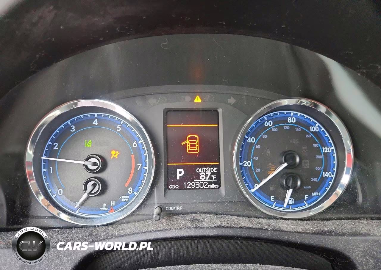 2018 Toyota Corolla Le VIN:5YFBURHE2JP820122 - 9
