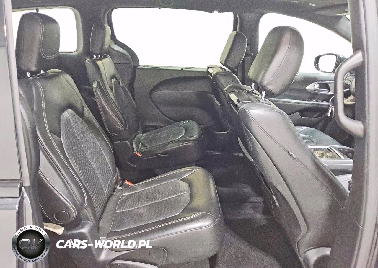 2018 Chrysler Pacifica Touring L Plus VIN:2C4RC1EG4JR364519 - 11