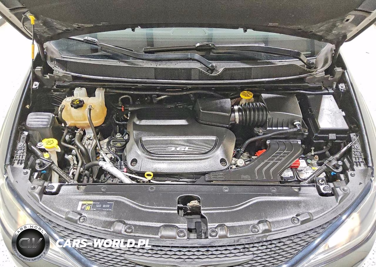 2018 Chrysler Pacifica Touring L Plus VIN:2C4RC1EG4JR364519 - 12