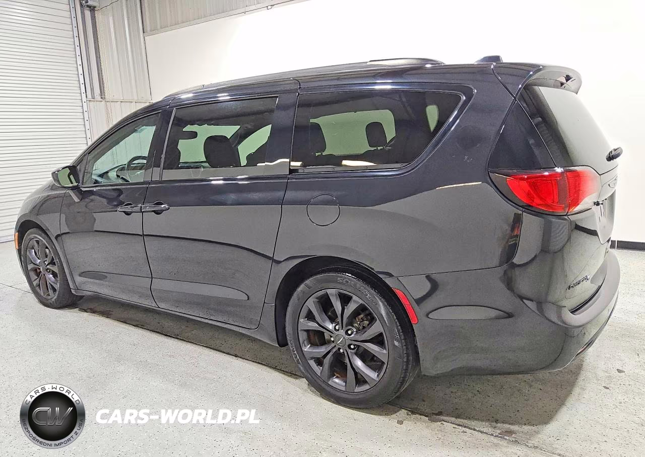 2018 Chrysler Pacifica Touring L Plus VIN:2C4RC1EG4JR364519 - 2