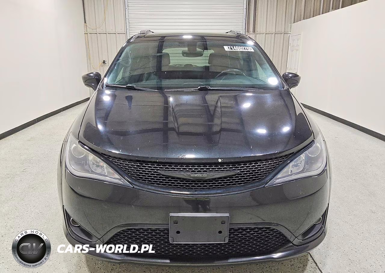 2018 Chrysler Pacifica Touring L Plus VIN:2C4RC1EG4JR364519 - 5
