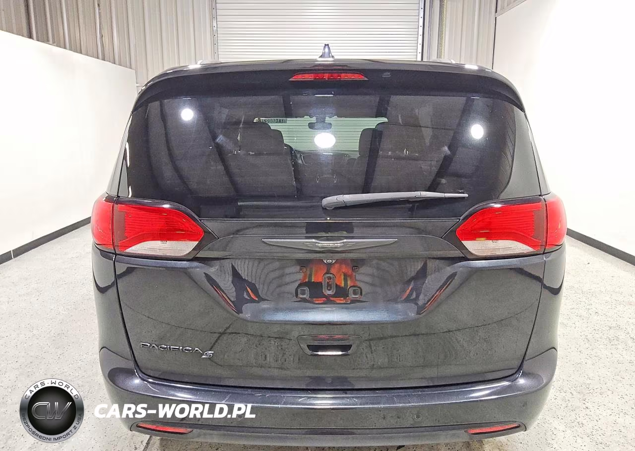 2018 Chrysler Pacifica Touring L Plus VIN:2C4RC1EG4JR364519 - 6