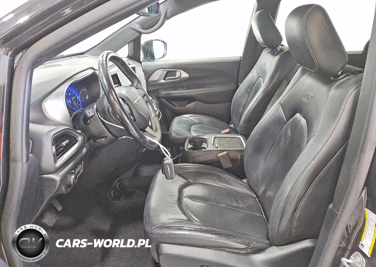 2018 Chrysler Pacifica Touring L Plus VIN:2C4RC1EG4JR364519 - 7