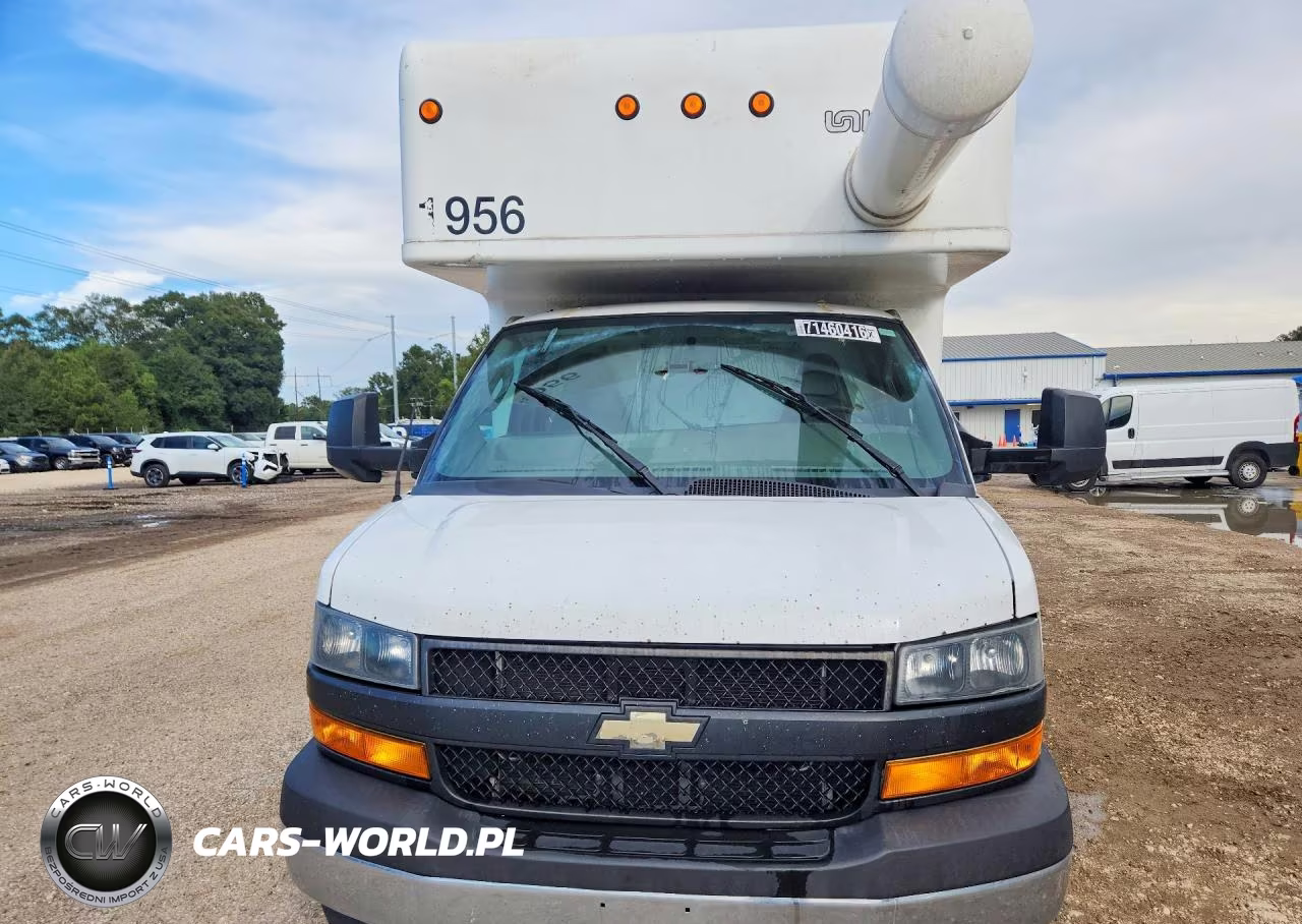 2018 Chevrolet Express Box Truck VIN:1GB0GSFGXJ1345290 - 5