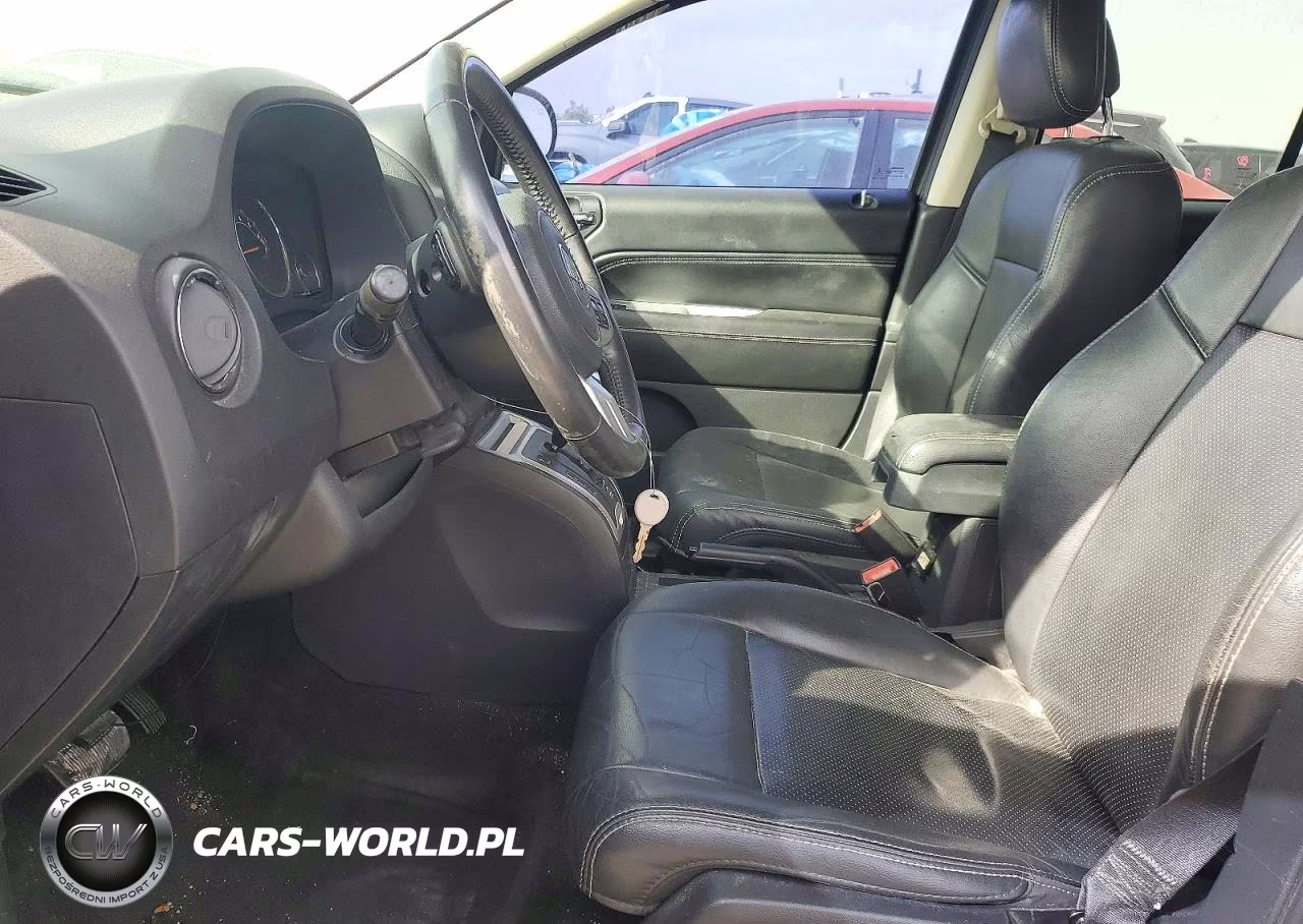 2016 Jeep Compass Latitude VIN:1C4NJDEB3GD544385 - 7