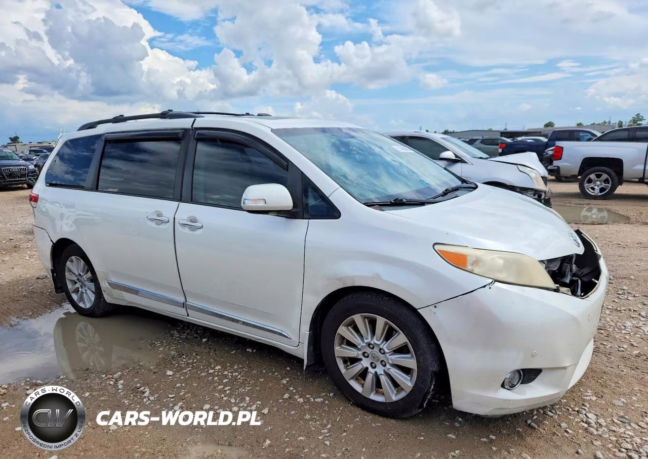 2014 Toyota Sienna Limited 7-Passenger VIN:5TDYK3DC3ES469509 - 4