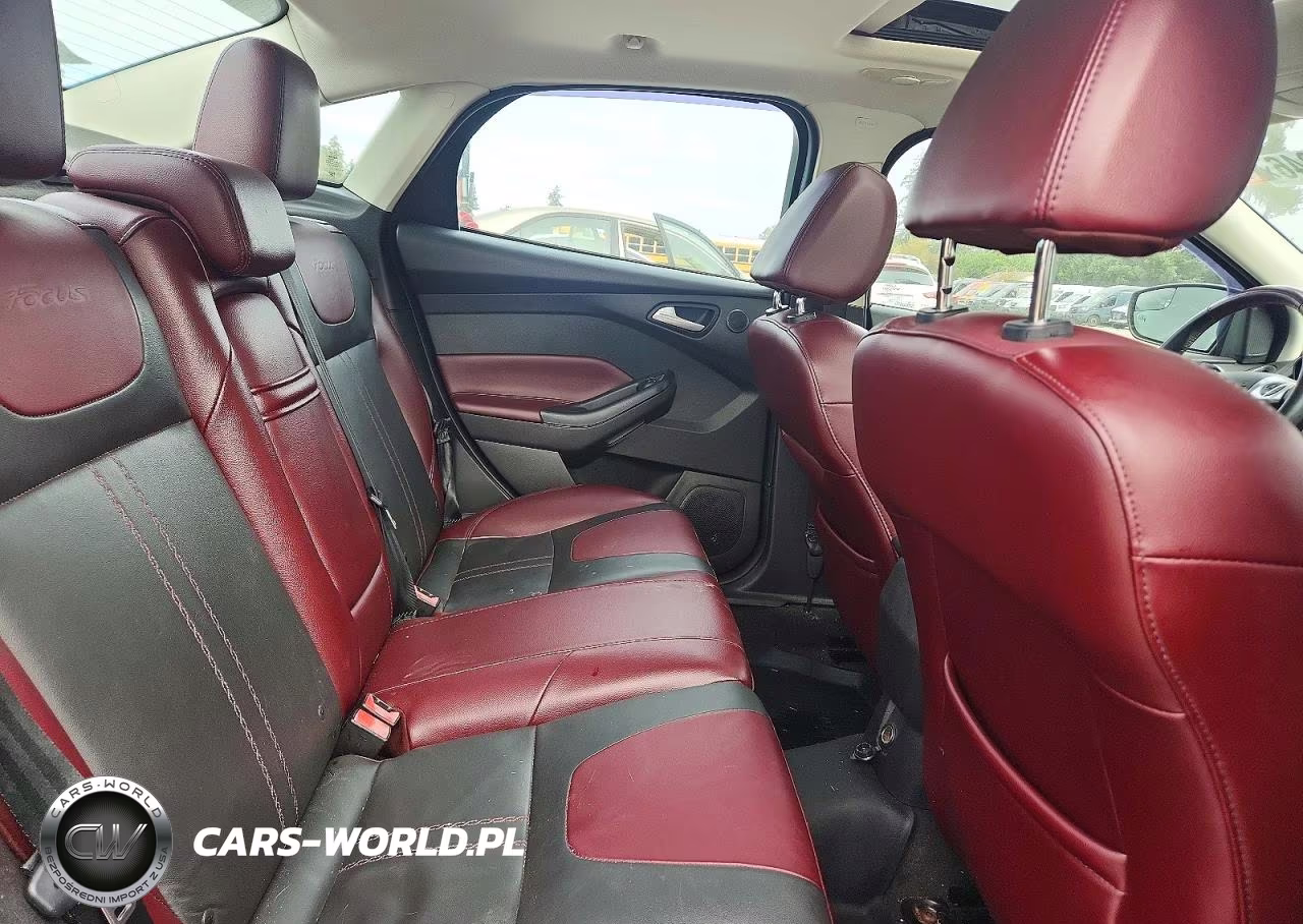 2013 Ford Focus Titanium VIN:1FADP3J23DL249675 - 10