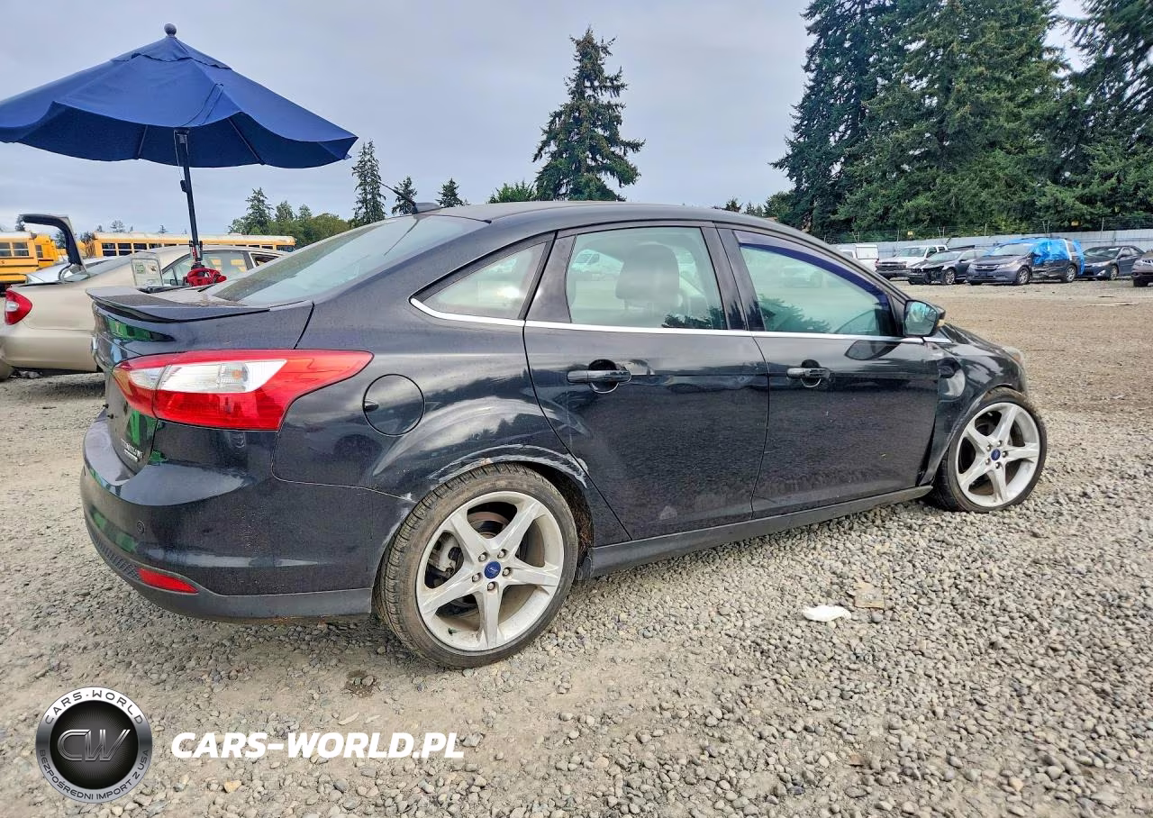 2013 Ford Focus Titanium VIN:1FADP3J23DL249675 - 3