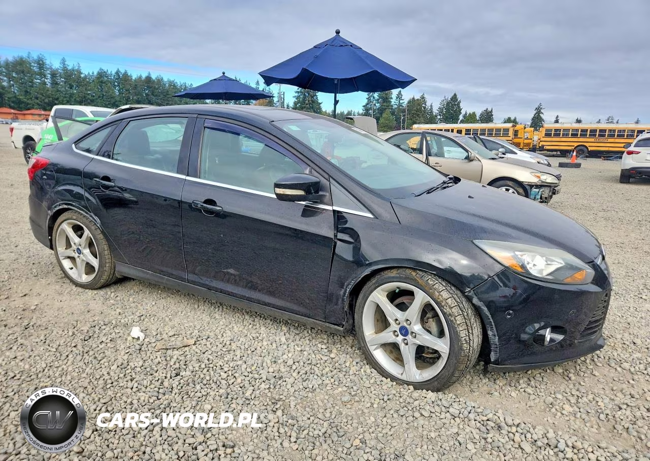 2013 Ford Focus Titanium VIN:1FADP3J23DL249675 - 4