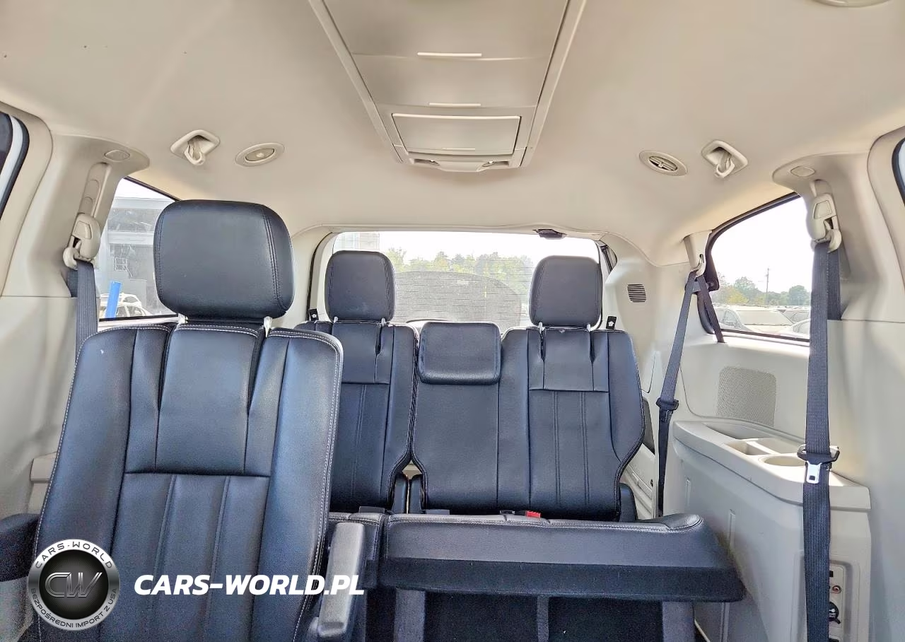 2016 Chrysler Town & Country Touring VIN:2C4RC1BG5GR212777 - 10