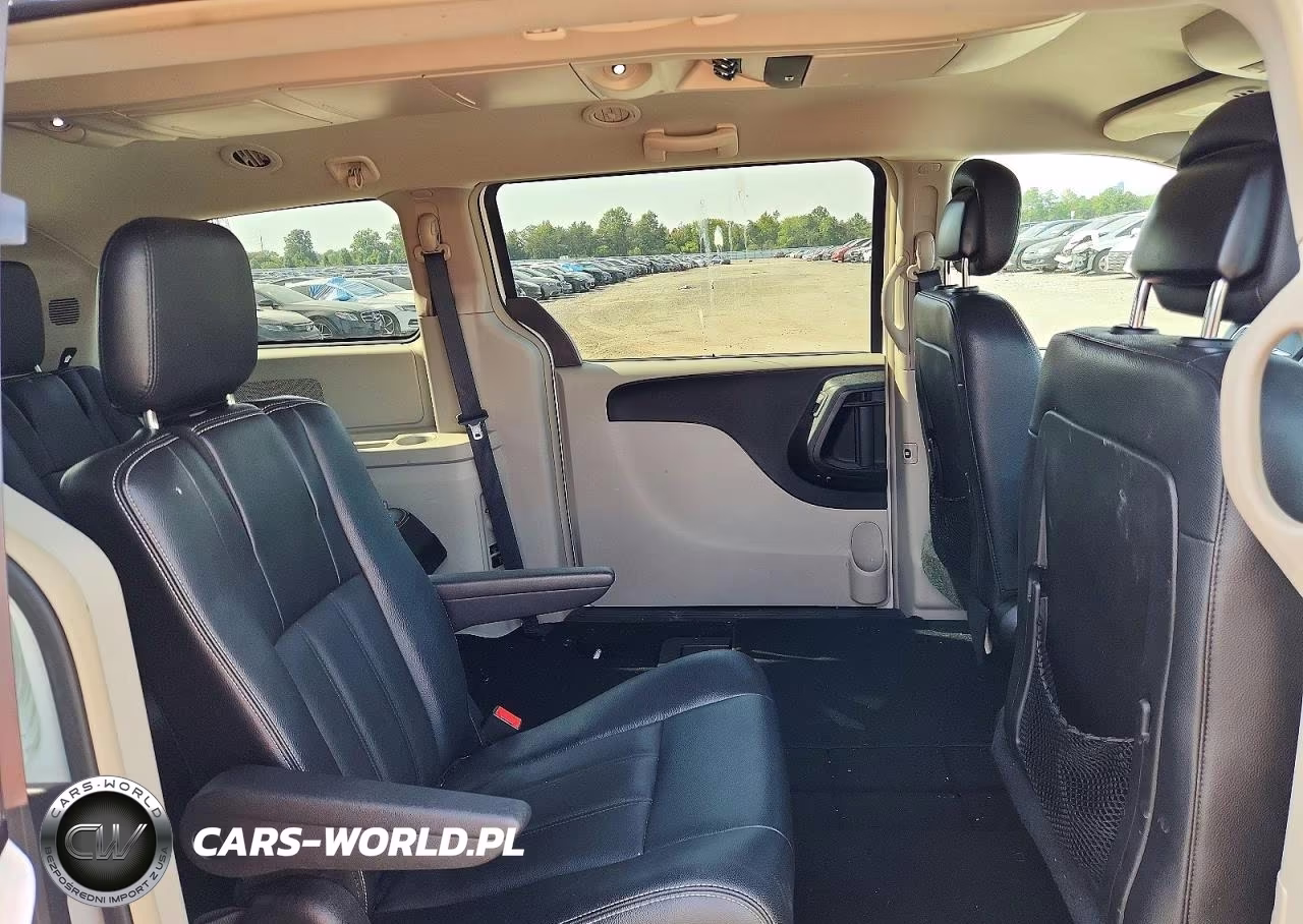 2016 Chrysler Town & Country Touring VIN:2C4RC1BG5GR212777 - 11