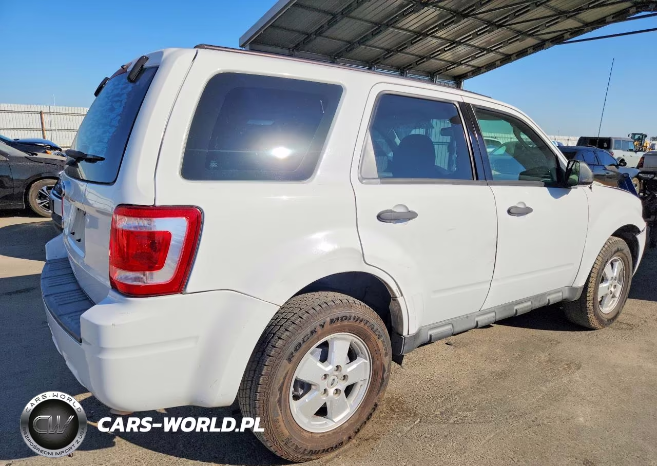 2012 Ford Escape Xls VIN:1FMCU0C7XCKB93580 - 3