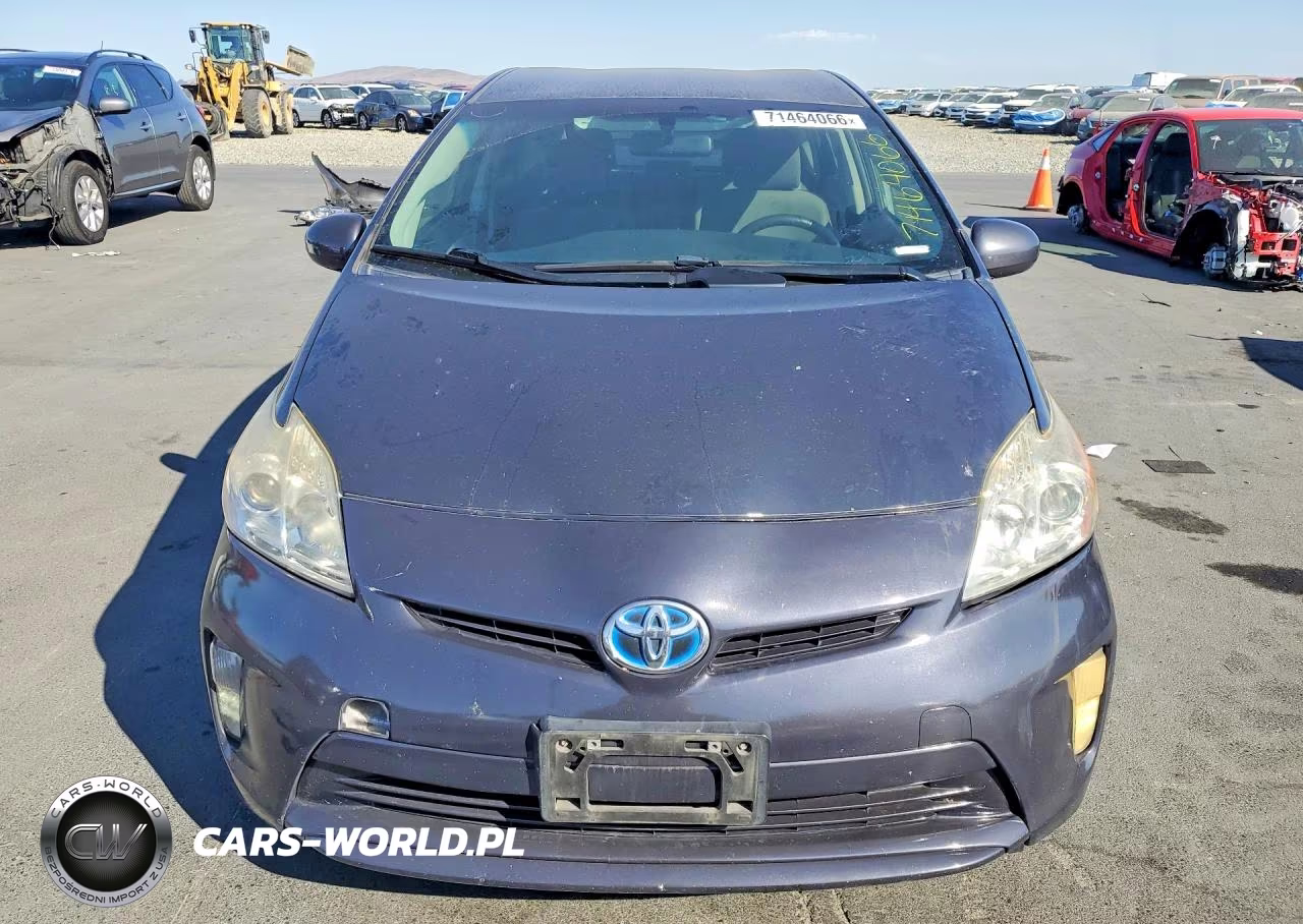 2014 Toyota Prius Two VIN:JTDKN3DUXE0388211 - 5