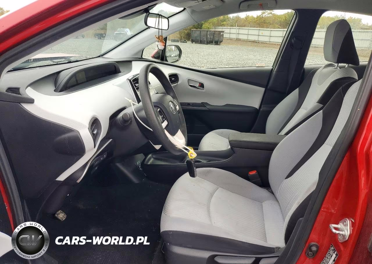 2018 Toyota Prius Two VIN:JTDKBRFU1J3590520 - 7