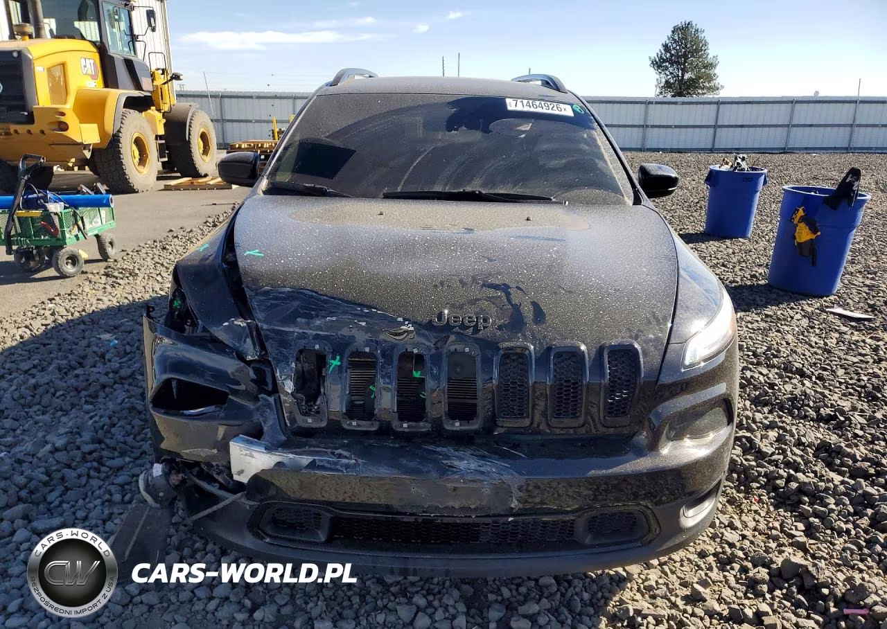 2018 Jeep Cherokee Latitude VIN:1C4PJLCB2JD565001 - 5