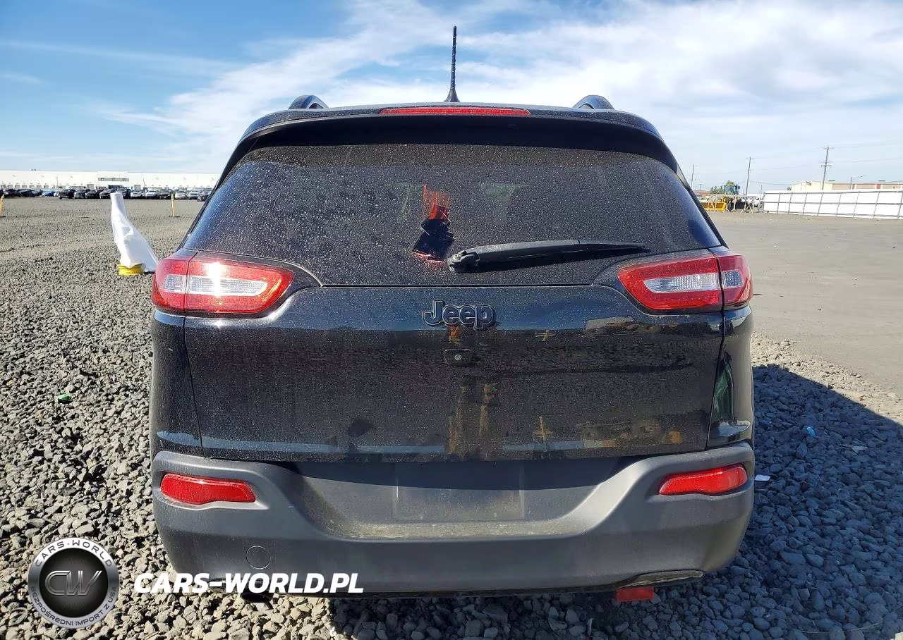 2018 Jeep Cherokee Latitude VIN:1C4PJLCB2JD565001 - 6