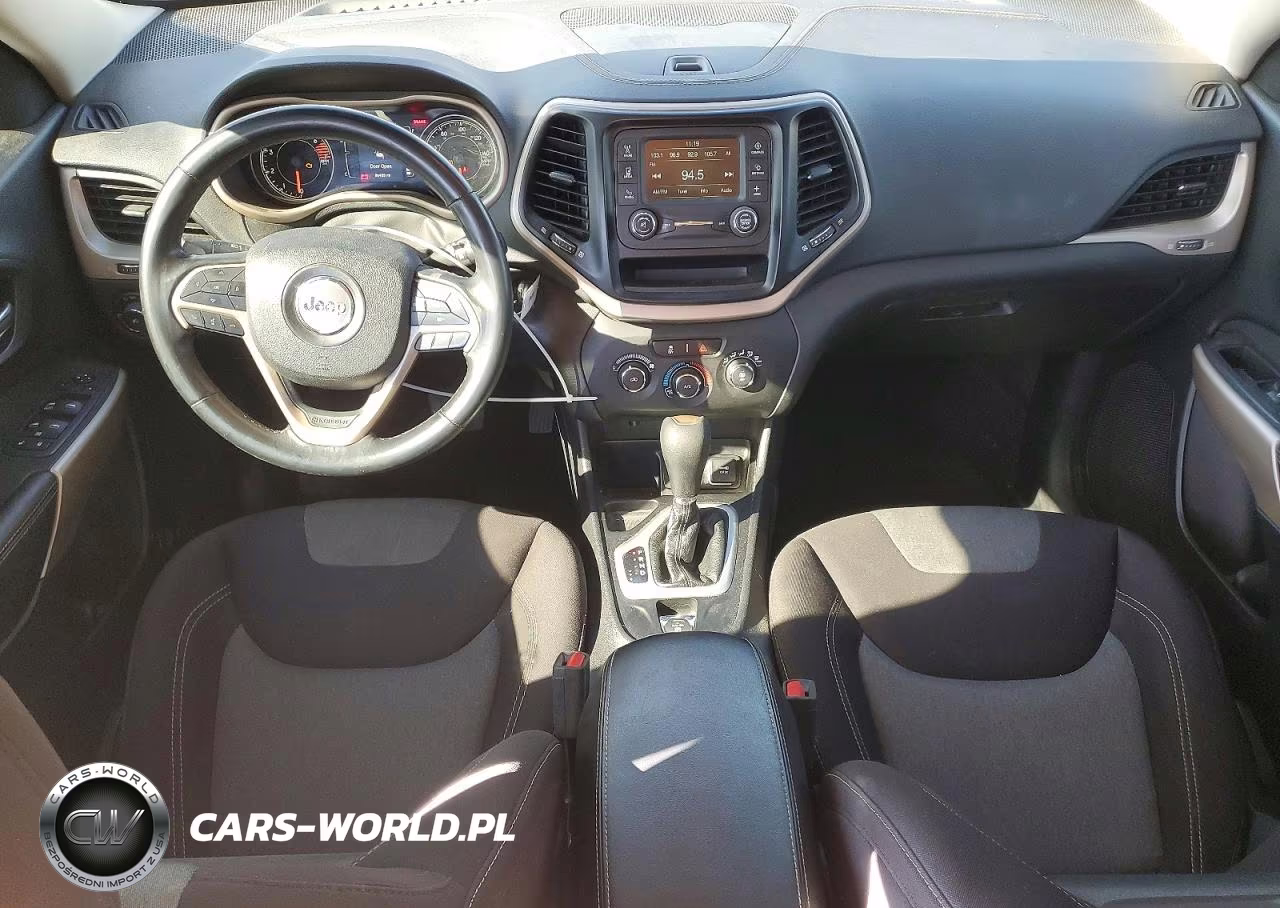 2018 Jeep Cherokee Latitude VIN:1C4PJLCB2JD565001 - 8