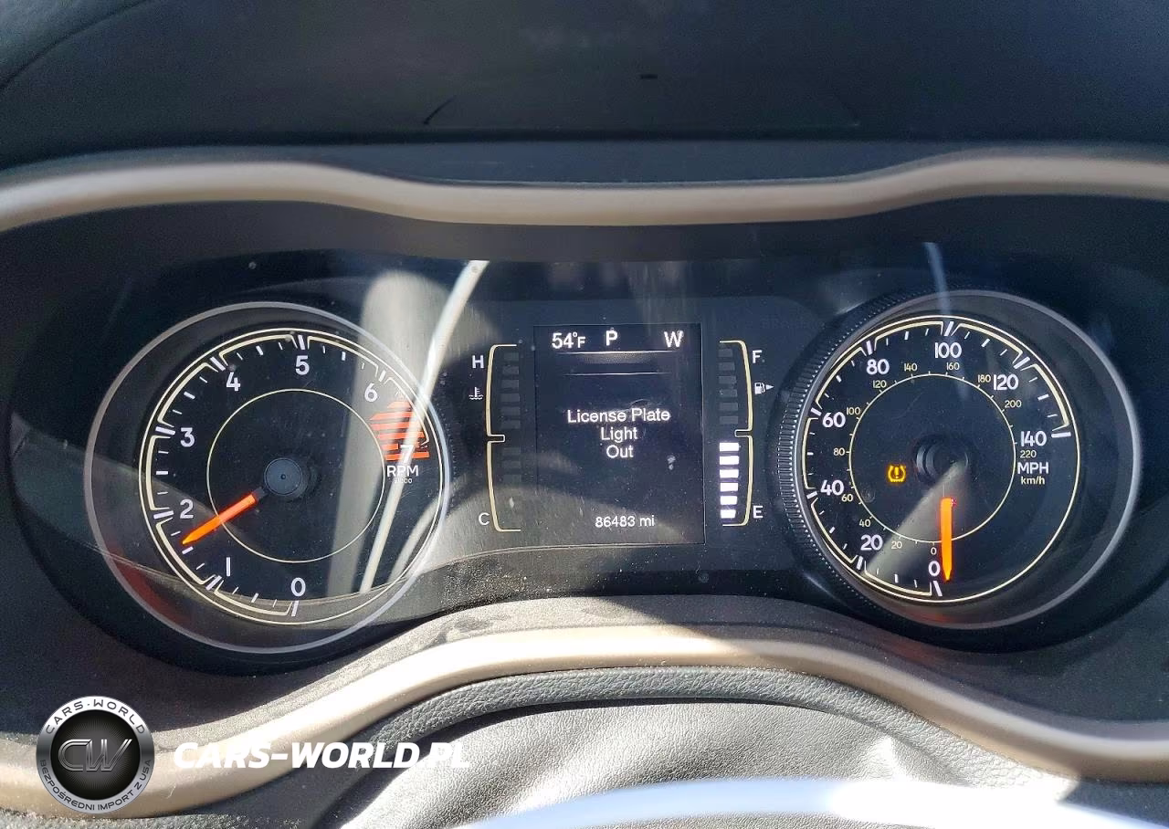 2018 Jeep Cherokee Latitude VIN:1C4PJLCB2JD565001 - 9