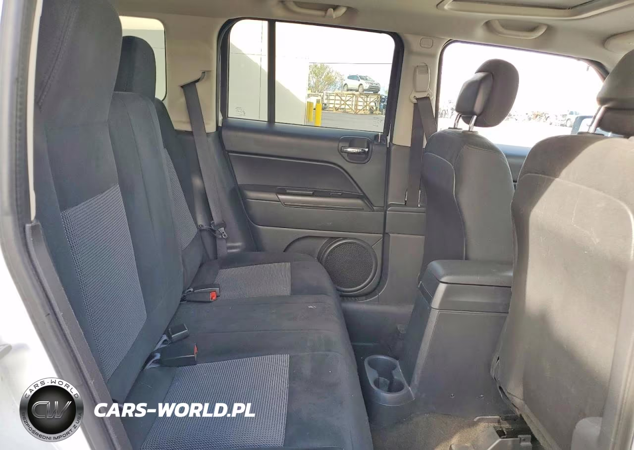 2014 Jeep Patriot Latitude VIN:1C4NJPFA8ED618307 - 11