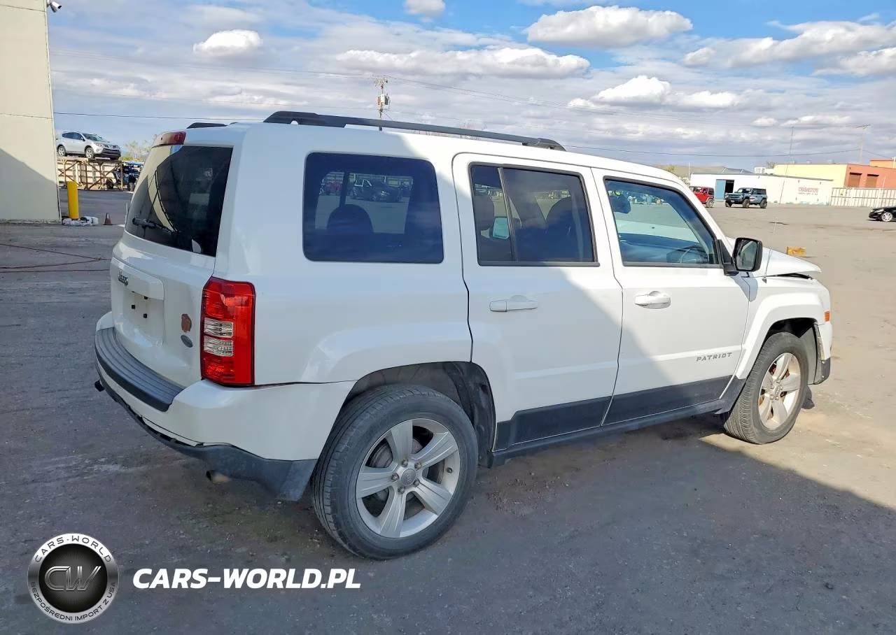 2014 Jeep Patriot Latitude VIN:1C4NJPFA8ED618307 - 3