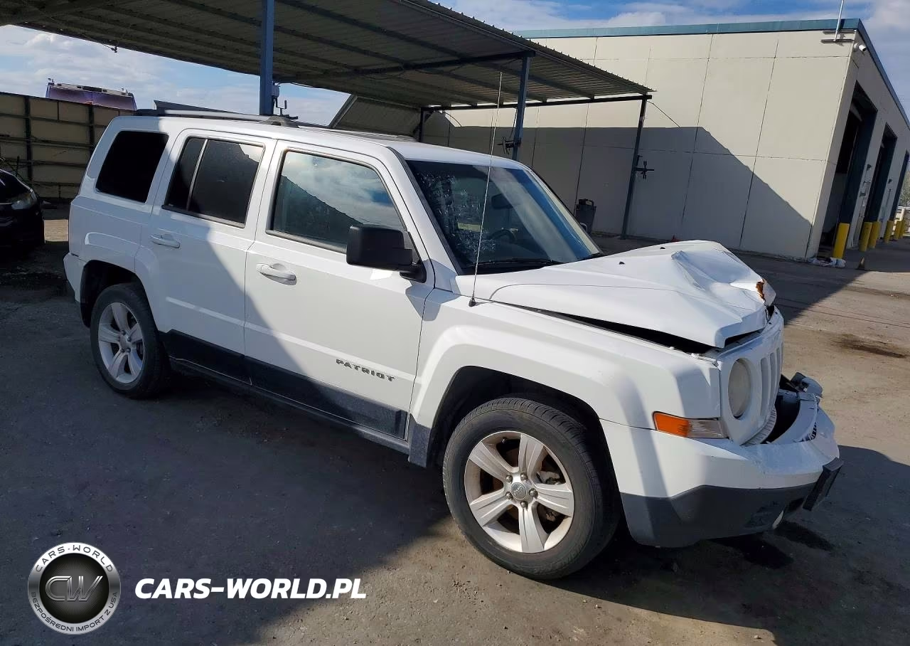 2014 Jeep Patriot Latitude VIN:1C4NJPFA8ED618307 - 4