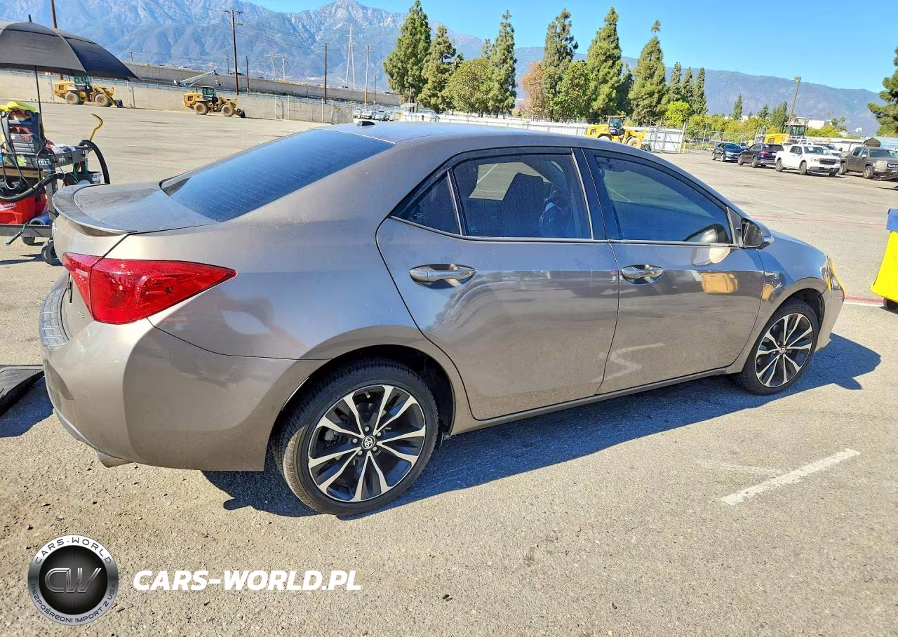 2018 Toyota Corolla Se VIN:5YFBURHE8JP807262 - 3
