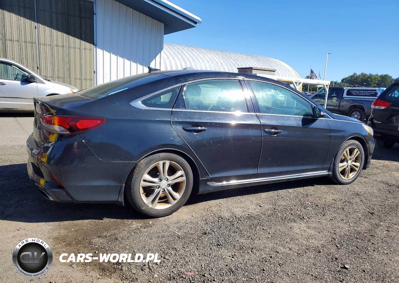 2018 Hyundai Sonata Sport VIN:5NPE34AF1JH627625 - 3