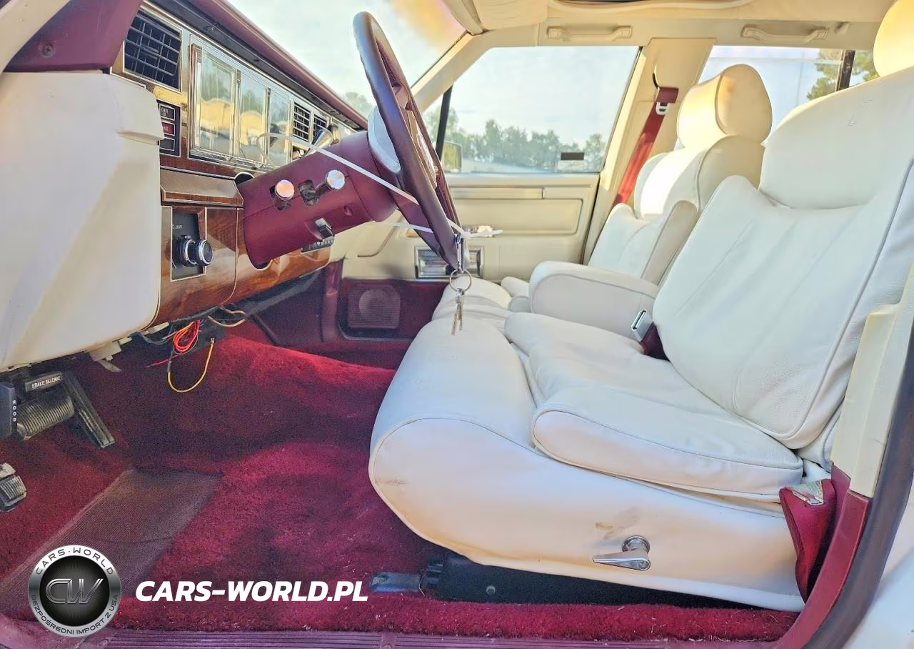 1989 Lincoln Town Car Signature VIN:1LNBM82F2KY806421 - 7