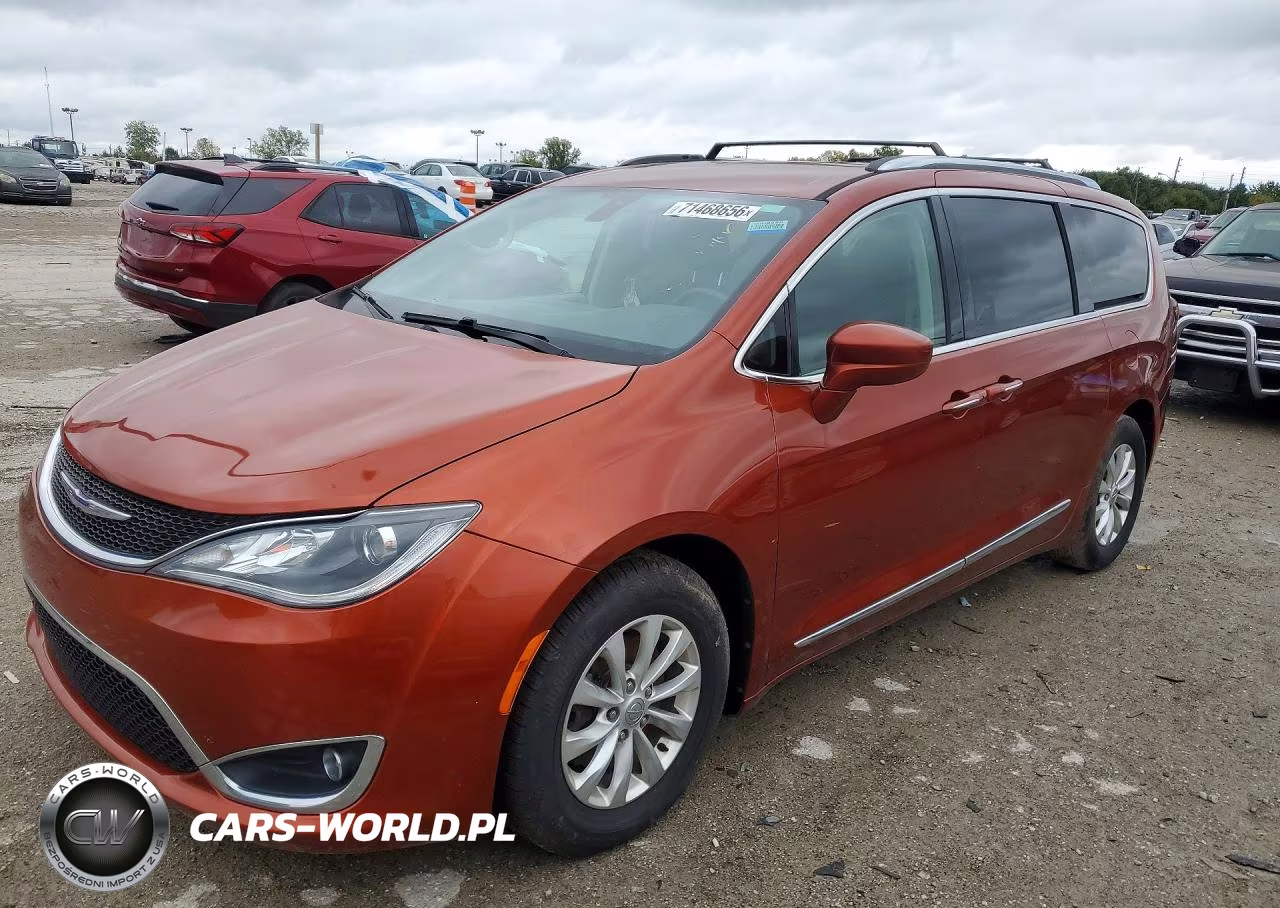 2018 Chrysler Pacifica Touring L Plus VIN:2C4RC1EGXJR235197 - 1