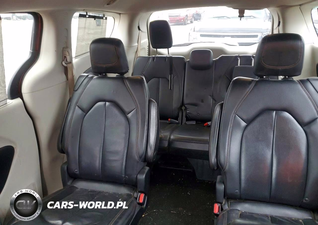 2018 Chrysler Pacifica Touring L Plus VIN:2C4RC1EGXJR235197 - 10