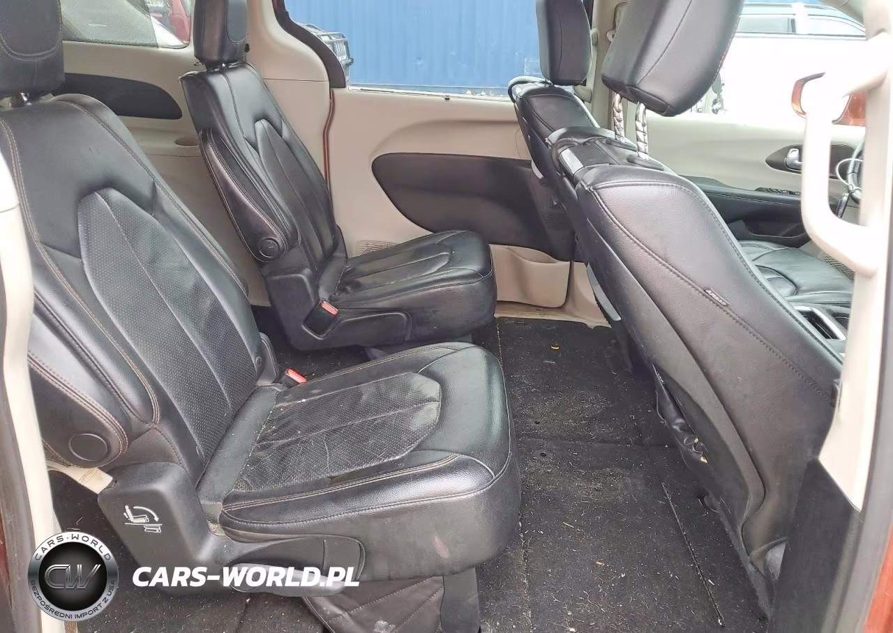 2018 Chrysler Pacifica Touring L Plus VIN:2C4RC1EGXJR235197 - 11