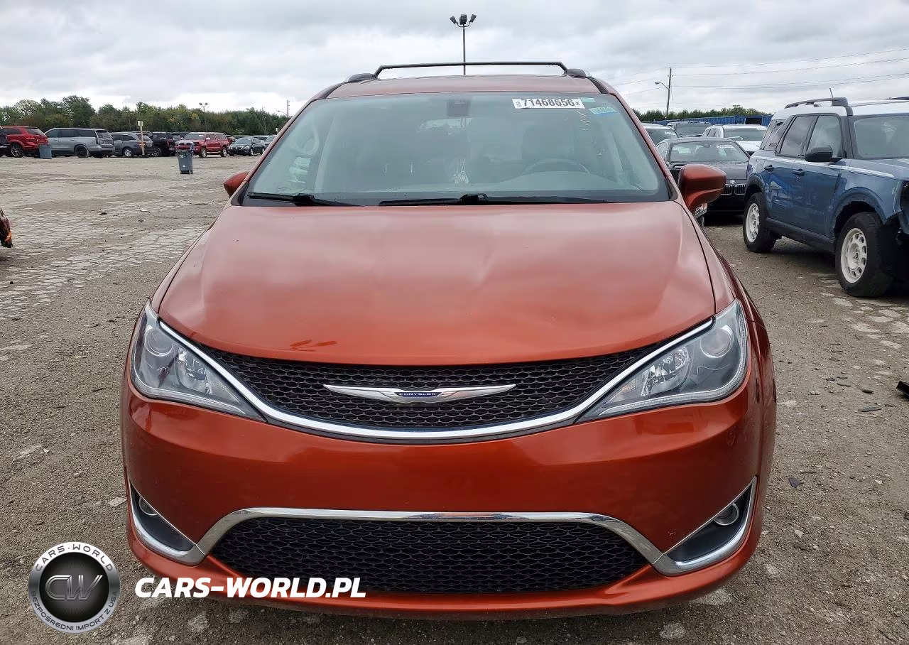 2018 Chrysler Pacifica Touring L Plus VIN:2C4RC1EGXJR235197 - 5