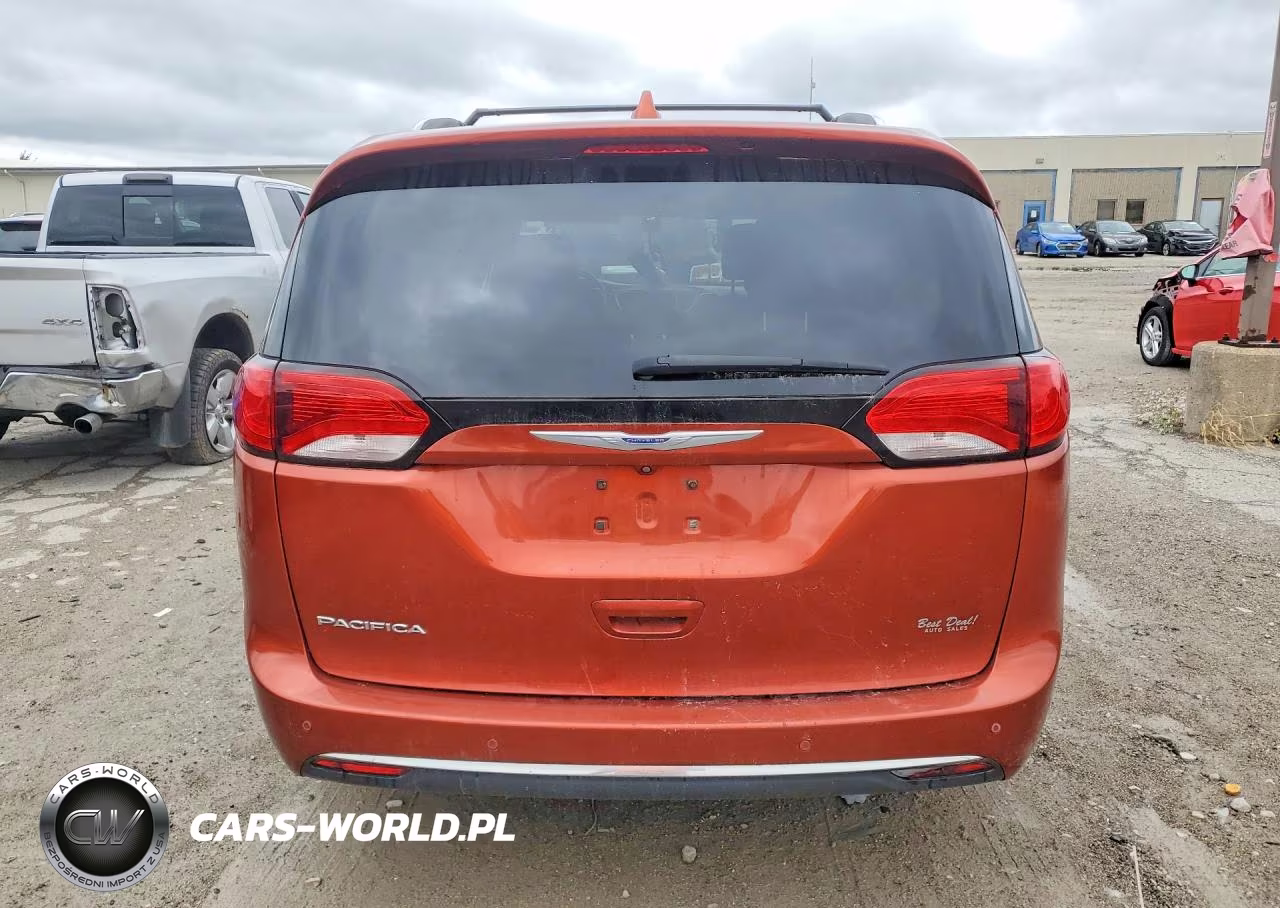 2018 Chrysler Pacifica Touring L Plus VIN:2C4RC1EGXJR235197 - 6