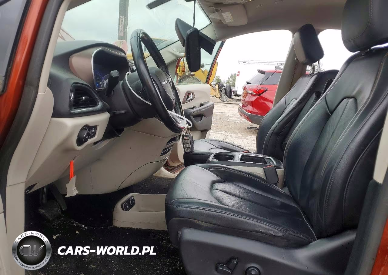 2018 Chrysler Pacifica Touring L Plus VIN:2C4RC1EGXJR235197 - 7