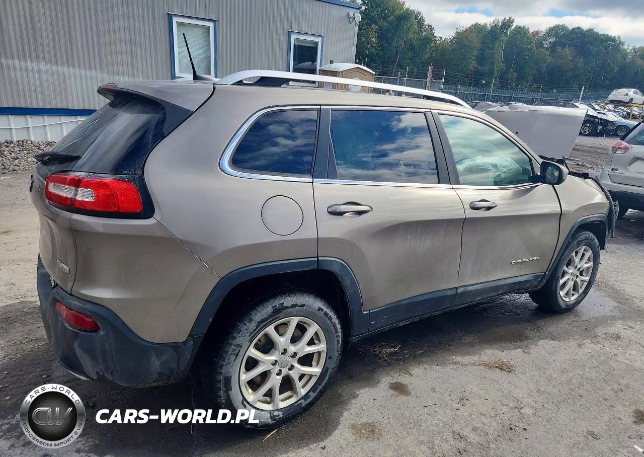 2016 Jeep Cherokee Latitude VIN:1C4PJMCS2GW241985 - 3