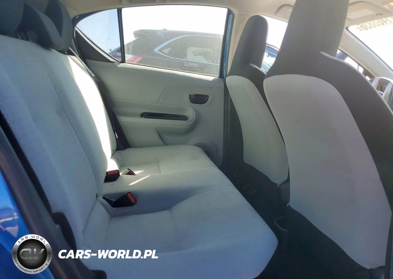 2013 Toyota Prius C One VIN:JTDKDTB37D1549586 - 10
