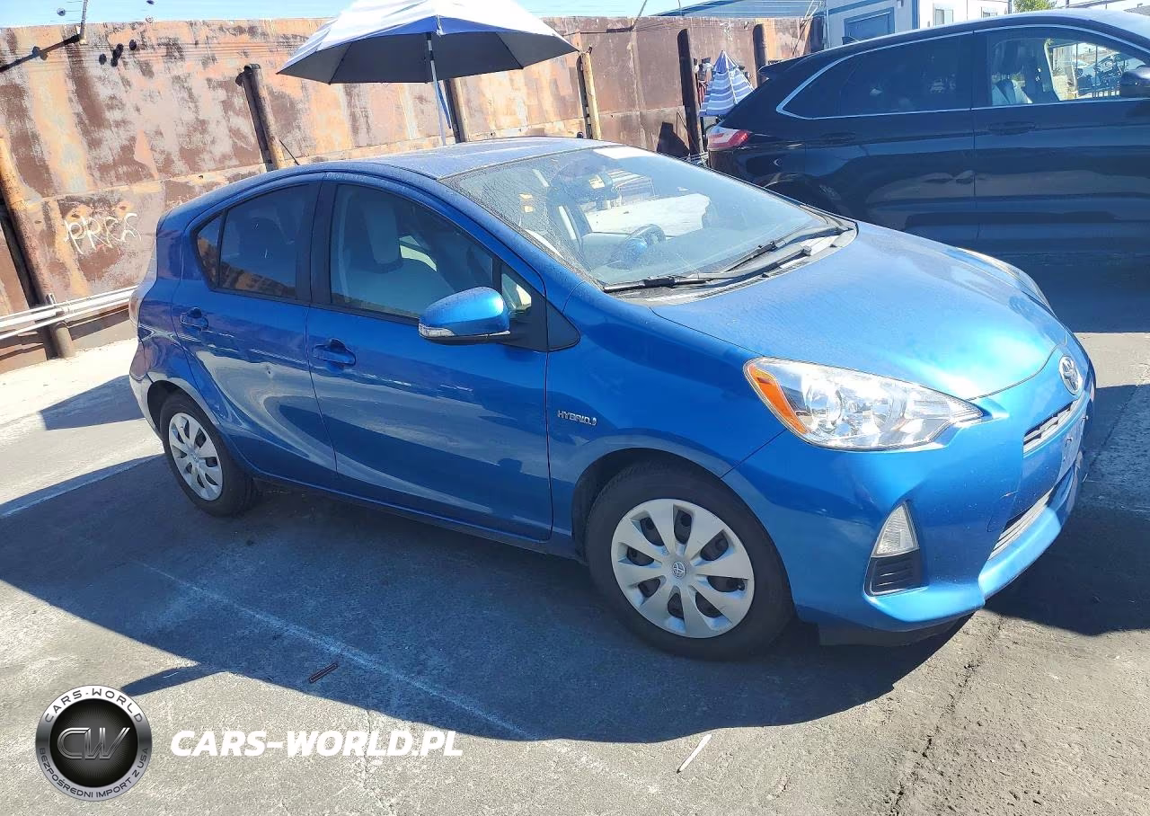 2013 Toyota Prius C One VIN:JTDKDTB37D1549586 - 4